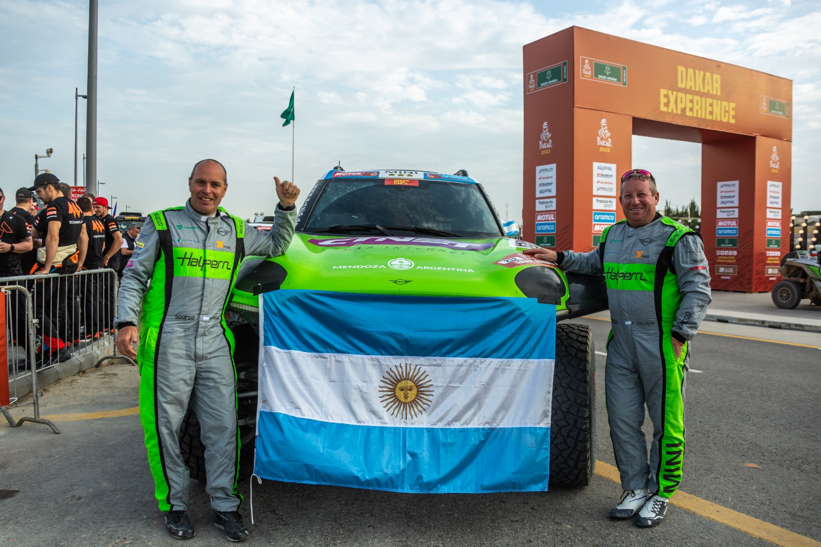 Los festejos de los pilotos que le ganaron al Dakar 2023: WhatsApp Image 2023-01-15 at 11.13.40.jpeg